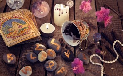 Les différentes formes de voyance: tarot, boule de cristal, astrologie, etc.